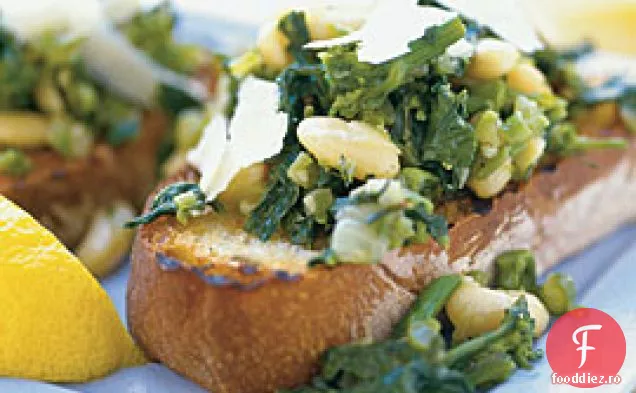 Broccoli Raab Și Fasole Cannellini Peste Pâine Cu Usturoi