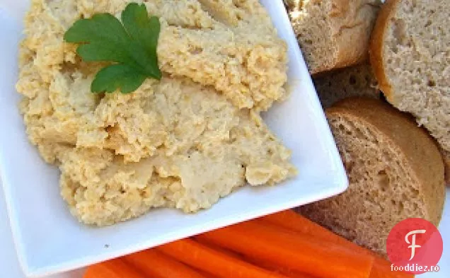Usturoi Hummus
