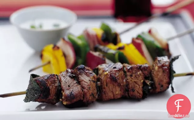 Kebab-uri turcești cu usturoi Tahini