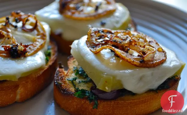 Mozzarella Proaspătă Și Crostini De Cohlrabi Prăjiți Cu Lemo Crocant