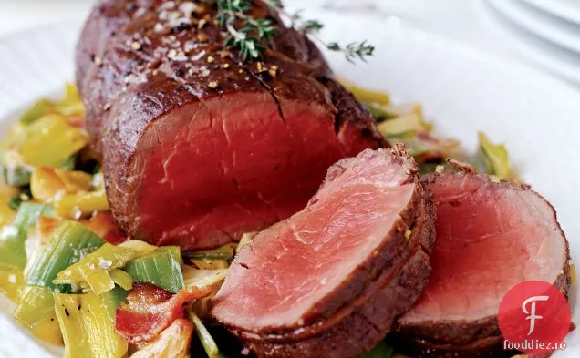 Filet de vită cu slănină și praz cremă