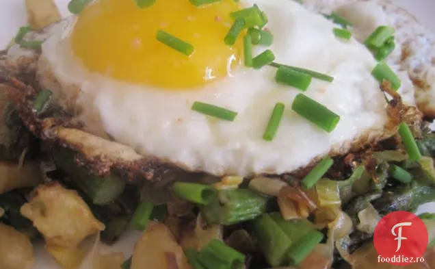 Sparanghel cartofi praz Hash (este Vegan până când puneți un ou deasupra)