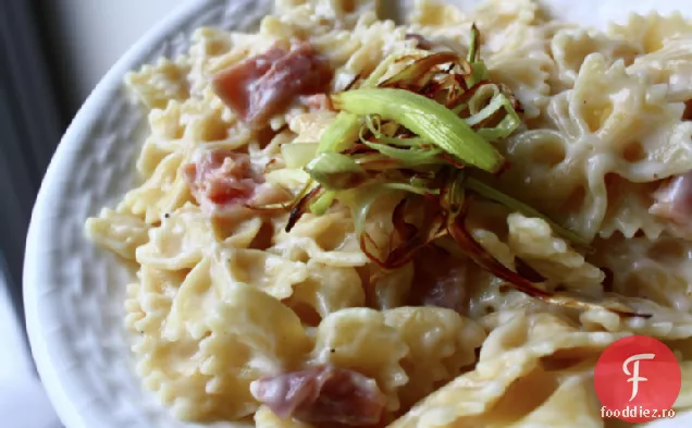 Farfalle Cu Fontina, Prosciutto Și Praz Crocant
