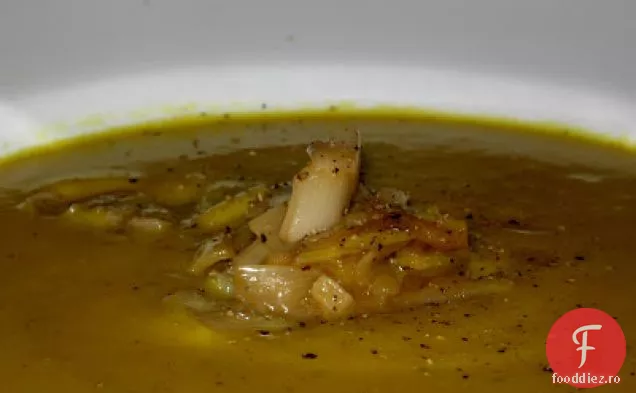 Supă de dovlecei de ghindă cu lapte de cocos și fiert cu ghimbir