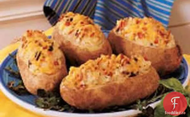 Cartofi umpluți cu ciuperci cheddar