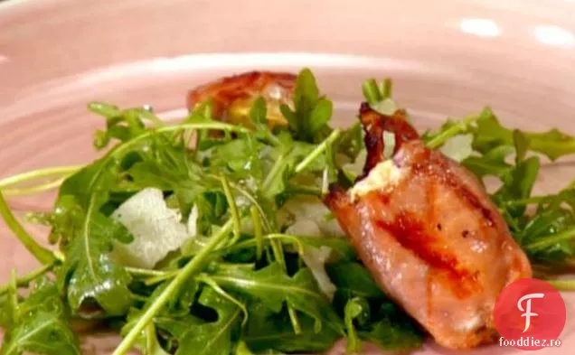 Smochine învelite cu prosciutto la grătar umplute cu brânză de capră