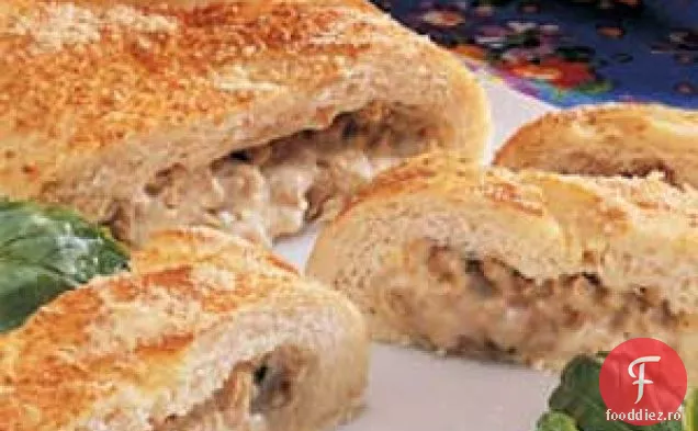 Stromboli de cârnați cu brânză