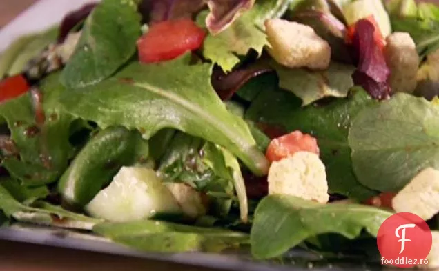 Salată verde mixtă cu vinaigretă de afine