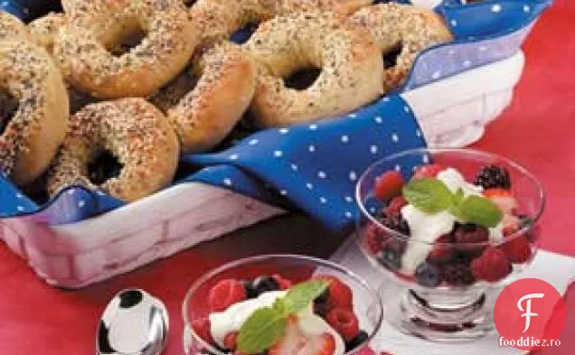 Fructe de pădure cu sos de smântână