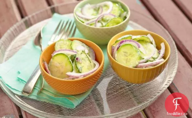 Salată cremoasă de castraveți