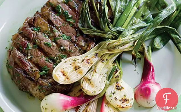 Ceapă de primăvară la grătar și ochi de coastă