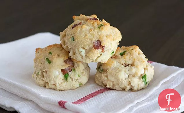 Bacon, Brânză De Capră Și Biscuiți Cu Ceapă Verde