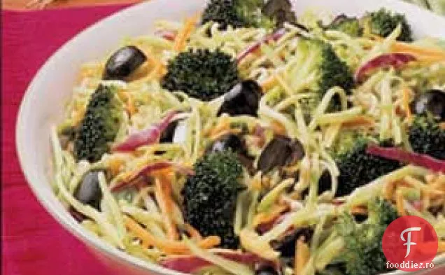 Salată de broccoli cu nuci