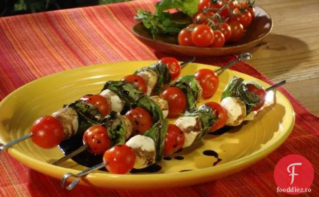 Insalata Caprese Kabobs cu Reducere de Otet Balsamic si Pasta Eros Pista