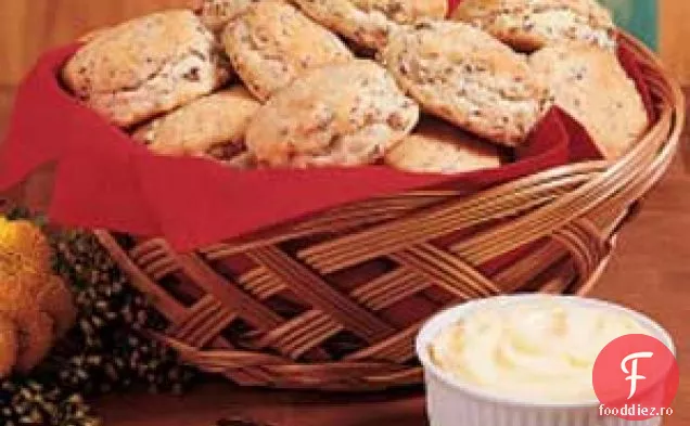 Biscuiți cu cârnați la îndemână