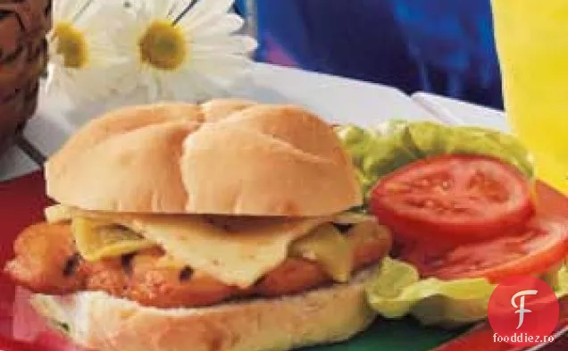 Sandvișuri cu pui cu ardei iute verde