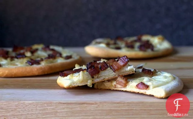 Pizza Cu Slănină, Ceapă Și Smântână