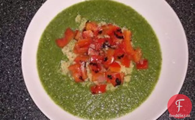 Supă piure de lucruri verzi cu quinoa și condiment cu piper