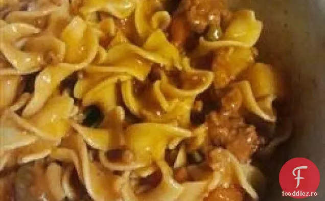 Aruncă împreună cu carne de vită la aragaz lentă