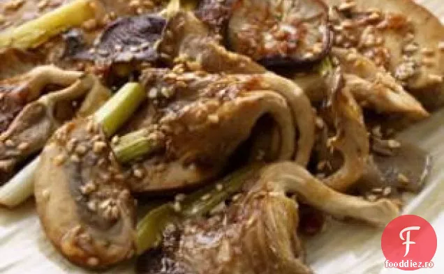 Ciuperci Prăjite Cu Susan Și Scallions