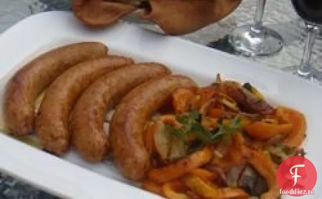 Cârnați italieni, ardei și ceapă