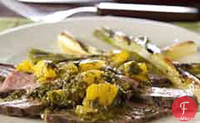 Friptură la grătar și ceapă verde