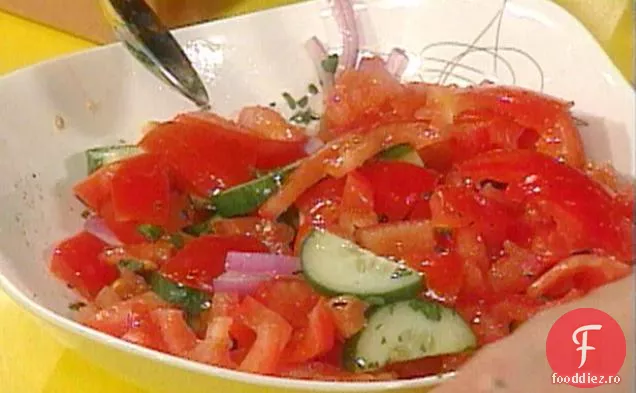 Salată de castraveți și roșii