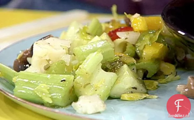 Salată de castraveți și țelină