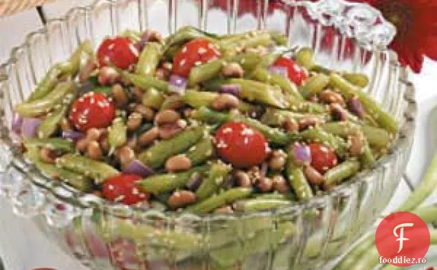 Salată de legume cu semințe de susan