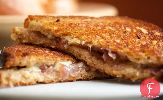 Brânză La Grătar Cu Ceapă Franceză