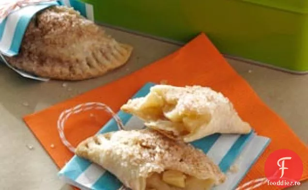 Plăcinte de mână cu mere caramelizate