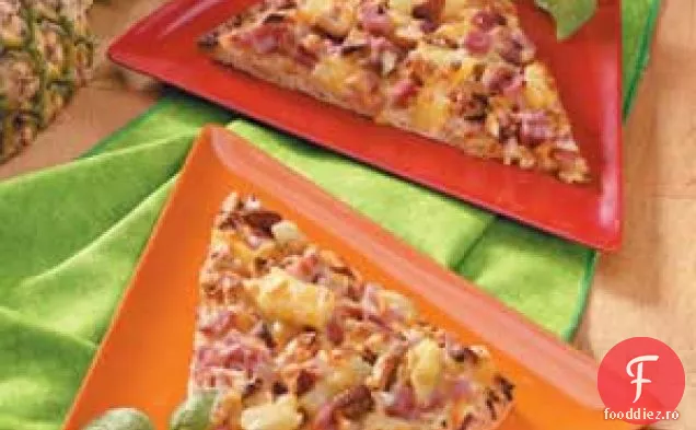 Pizza cu bacon cu ananas