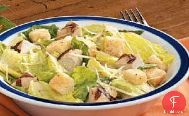 Salată Caesar simplă de pui la grătar