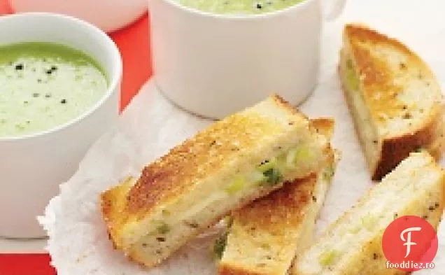 Supă de mazăre verde cu Cheddar-scallion Panini