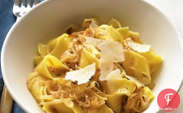 Pappardelle Cu Ceapă Caramelizată Și Parmezan
