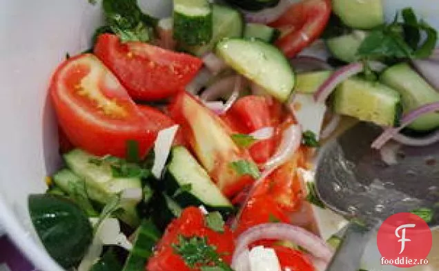 Salată De Roșii, Ceapă Și Castraveți
