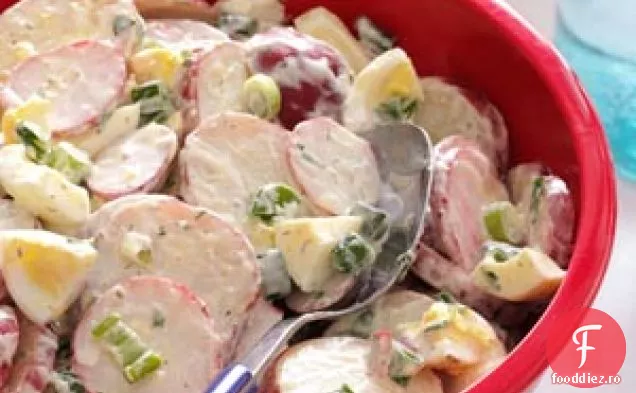 Salată cremoasă de cartofi roșii