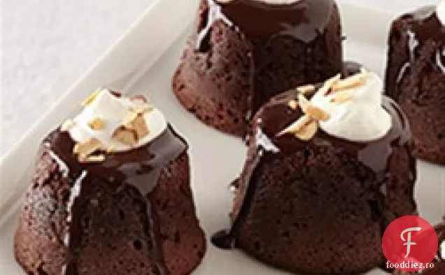 Prajituri individuale de ciocolata-amaretto lava