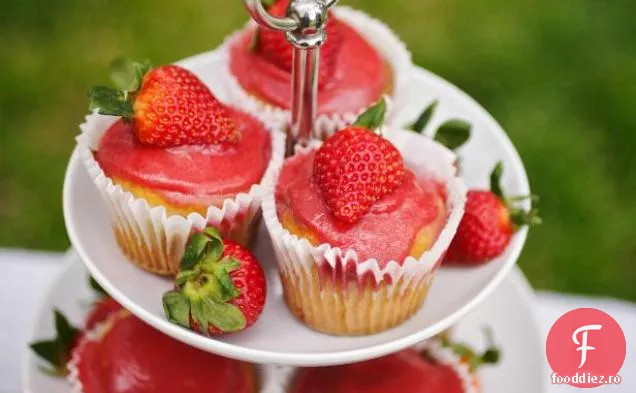 Cupcakes cu căpșuni a lui Lizzie