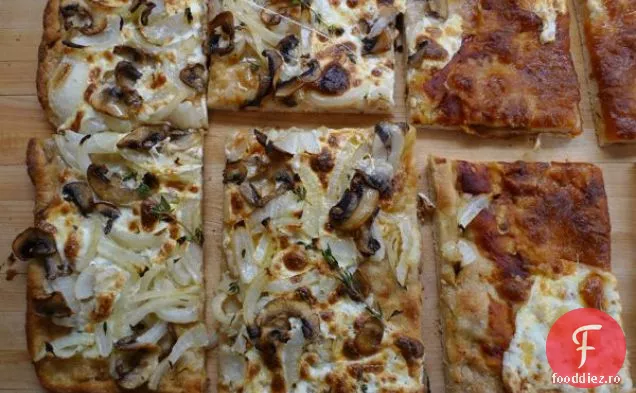 Pizza cu ciuperci și ceapă pe crustă (parțial) de grâu integral
