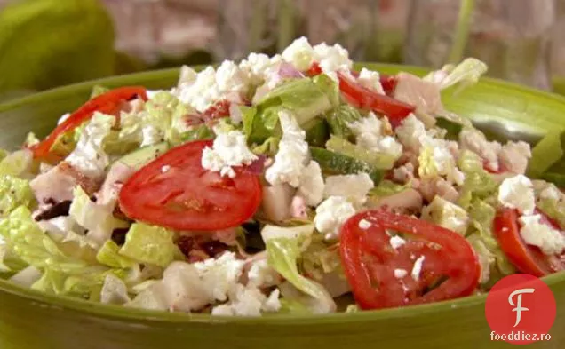 Salată mediteraneană de pui tocat cu vinaigretă Feta