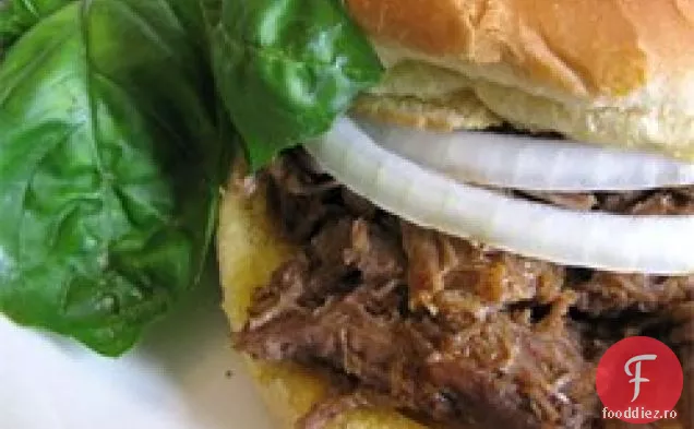 Sandvișuri cu carne de vită fierbinte PDQ