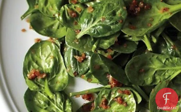 Salată De Spanac Ofilită Cu Șalotă Caramelizată
