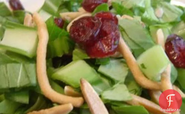 Salată delicioasă cu bok choy