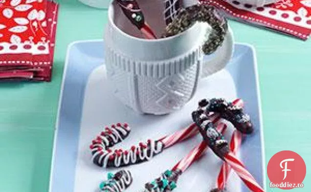 Bastoane de bomboane înmuiate în ciocolată