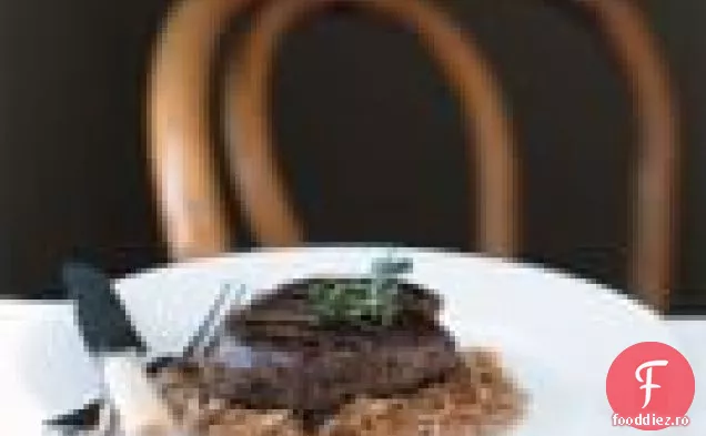 File De Vită La Grătar Cu Șalotă Caramelizată