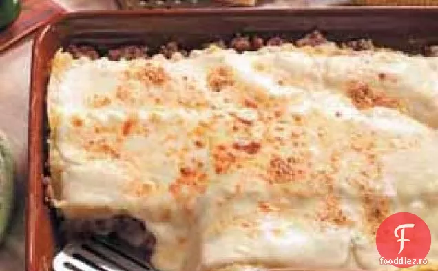Lasagna cu cârnați cu trei brânzeturi