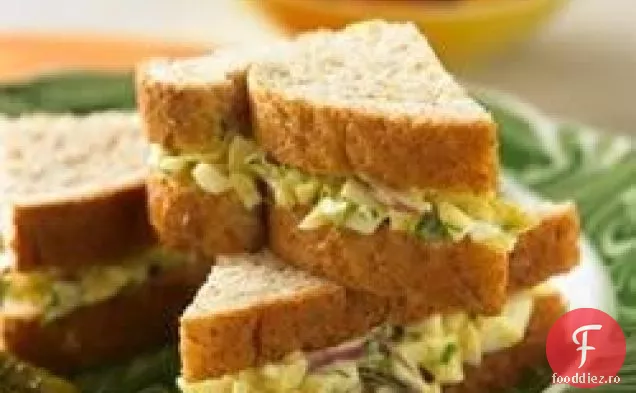 Sandwich cu salată cu albuș cu ou
