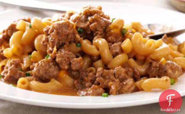 Tigaie cu macaroane cu cheeseburger