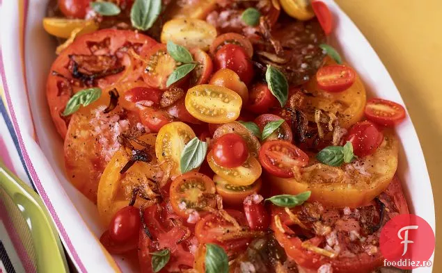 Salată de roșii cu șalotă crocantă